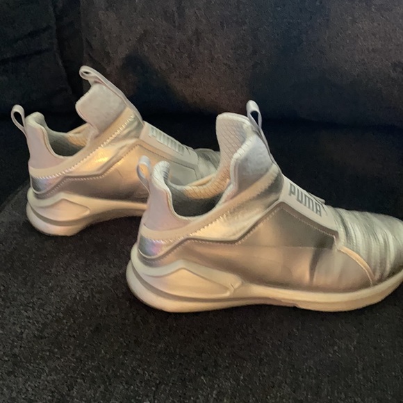 Women’s Puma Sneakers, Silver, size 6-1/2 - Picture 3 of 5